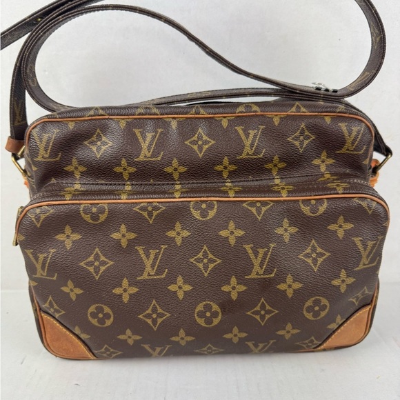 LOUIS VUITTON Nile Crossbody Bag Monogram Canvas - Picture 3 of 16
